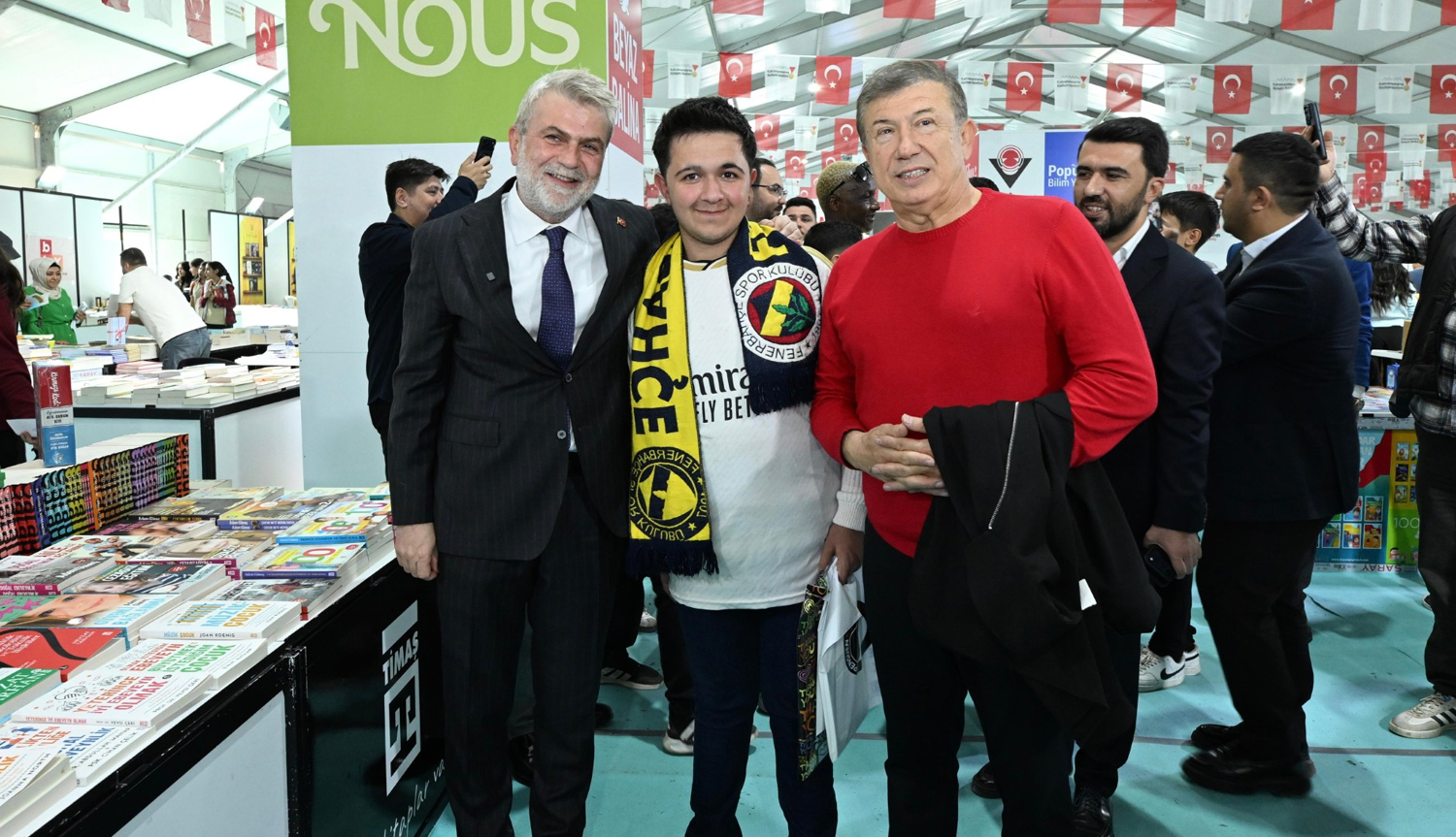Futbol Efsaneleri Kitap Fuarı’nda Kahramanmaraşlılarla Buluştu