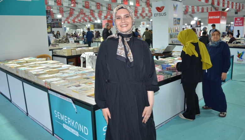 Genç Yazar Kübra Yaren Ünaldı, Kahramanmaraş Kitap Fuarı’nda Okurlarıyla Buluştu